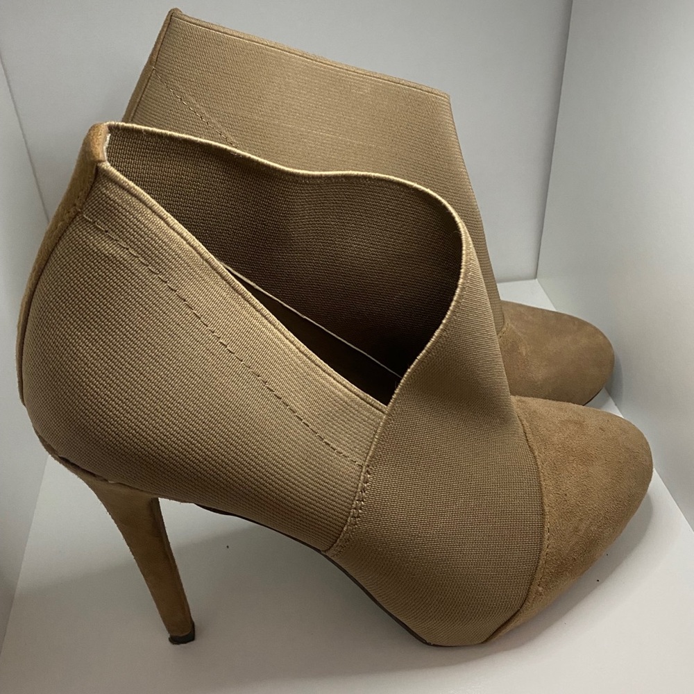 Jessica Simpson Tan Suede Ankle Bootie size 8